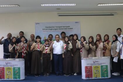 Roadshow TJSL melalui BRI Life Berbagi diawali di Bandung, dengan memberikan bantuan tempat sampah pilah kepada sekolah-sekolah di wilayah Bandung dan sekitarnya.