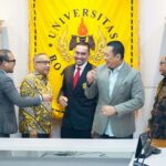 Ketua MPR Bamsoet usai menguji Seminar Hasil Riset disertasi Ahmad Sahroni, di Universitas Borobudur, Jakarta, Sabtu (16/3/24). Foto: Ist
