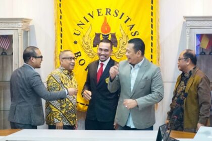 Ketua MPR Bamsoet usai menguji Seminar Hasil Riset disertasi Ahmad Sahroni, di Universitas Borobudur, Jakarta, Sabtu (16/3/24). Foto: Ist