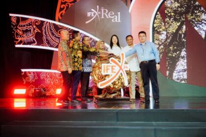 pelaku IKM furnitur berpatisipasi dalam pameran Indonesia International Furniture Expo (IFEX) di JIExpo Kemayoran yang berlangsung pada 29 Februari-3 Maret 2024. Foto: Kemenperin