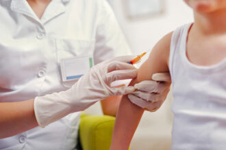 Ilustrasi vaksinasi guna meningkatkan kualitas SDM di Indonesia. Foto: iStock