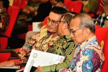 MPR Wakil Ketua MPR Fadel Muhammad usai mengikuti Focus Group Discussion (FGD) dengan tema “Pendalaman Materi dalam Rangka Penyusunan Revisi Peraturan DPD Nomor 6 Tahun 2012 Tentang Pedoman Pelaksanaan Pengawasan DPD RI” di Kampus Universitas Padjadjaran, Jatinangor, Jawa Barat, Kamis (28/3/2024). Foto: Ist