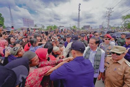 Presiden Jokowi saat melakukan kunjungan ke Kalimantan Barat. Foto: Presiden Jokowi