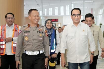 (Kakorlantas Polri Irjen Pol Aan Suhanan dan Menhub Budi Karya Sumadi melakukan pengecekan jalur arus mudik di Provinsi Jawa Barat. Foto: humas polri