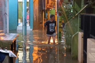 Awal puasa Ramadan 2024, permukiman warga di kawasan Kebon Pala, RW 04 dan RW 05, Kampung Melayu, Jatinegara, Jakarta Timur, terendam banjir pada Kamis (14/3). Foto: Ist