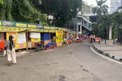 Suasana tempat ngabuburit di sekitar kawasan Bulungan, Blok M, Kebayoran Baru, Jakarta Selatan, pada Selasa (12/3) sore, hari pertama berbuka puasa Ramadan 1445 Hijriah masih terbilang cukup sepi pengunjung. Foto: Joesvicar Iqbal/ipol.id