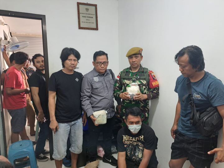 Batalyon Arteleri Pertahanan Udara 8/MBC berhasil menggagalkan upaya penyelundupan narkotika jenis sabu-sabu seberat 2 Kilogram bruto di Dermaga Tradisional Aji Putri Kabupaten Nunukan Provinsi Kalimantan Utara,