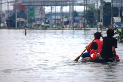 Ilustrasi banjir di Jakarta yang selalu datang disaat musim hujan.(Foto freepik)