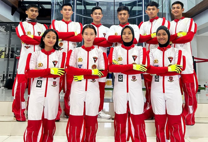 Kontingen Indonesia akan mengirimkan 13 atlet untuk berkompetisi di Piala Dunia Sky Diving (5th FAI World Cup of Sky Diving) dan Piala Asia Sky Diving (1st FAI Asian Indoor Sky Diving).