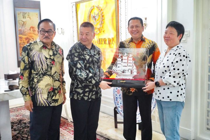 Ketua MPR Bamsoet Bamsoet usai menerima jajaran PT Sheng Wei New Energy Technology dan Beijing Jianlong, di Jakarta, Rabu (20/3/24). Foto: Ist