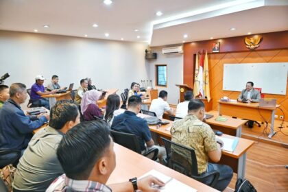 Ketua DPR amsoet saat mengajar mata kuliah Pembaharuan Hukum, di Pascasarjana Program Studi Ilmu Hukum Universitas Borobudur, Jakarta, Sabtu (16/3/24). Foto: Ist