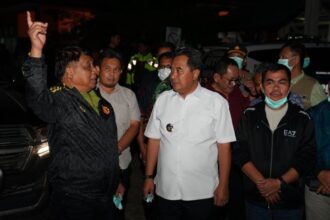Bupati Theofillus Allorerung, menyampaikan rasa terima kasih yang mendalam kepada Penjabat (Pj) Gubernur, Bahtiar Baharuddin atas kehadiran dan dukungannya di tengah situasi bencana tanah longsor. Foto: Ist