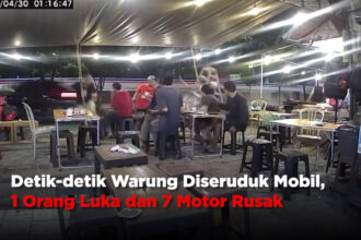 Detik-detik Warung Diseruduk Mobil, 1 Orang Luka dan 7 Motor Rusak