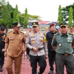 Penjabat Gubernur Sulawesi Selatan (Sulsel), Bahtiar Baharuddin, menyatakan dukungan kepada personil yang bertugas pada Operasi Ketupat 2024, sebagai bentuk layanan kepada masyarakat.