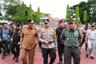 Penjabat Gubernur Sulawesi Selatan (Sulsel), Bahtiar Baharuddin, menyatakan dukungan kepada personil yang bertugas pada Operasi Ketupat 2024, sebagai bentuk layanan kepada masyarakat.