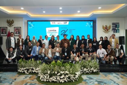 Menteri BUMN Erick Thohir (tengah) dalam serangkaian lomba bertema earth day. Foto: Kementerian BUMN