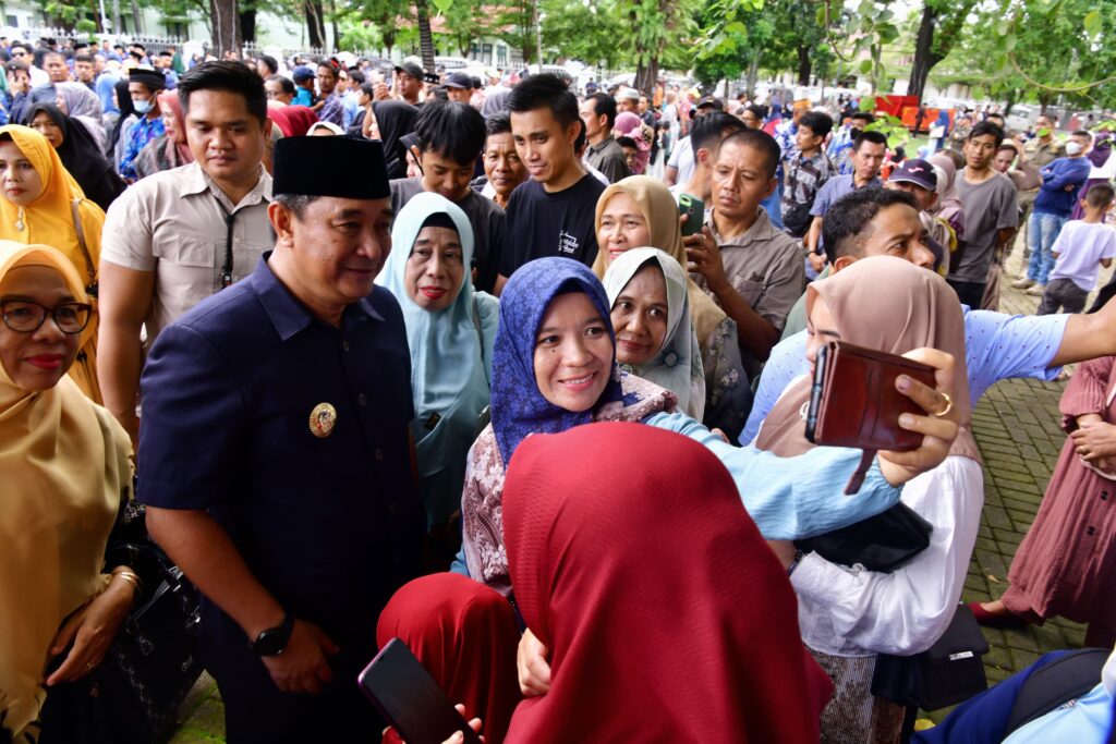 Penjabat Gubernur Sulsel, Bahtiar Baharuddin menyampaikan selamat kepada seluruh PPPK lingkup Pemprov Sulsel yang per hari ini menerima SK sebagai Aparatur Sipil Negara (ASN).