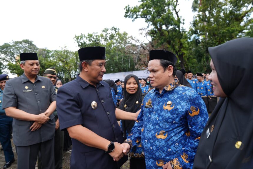 Penjabat Gubernur Sulsel, Bahtiar Baharuddin menyampaikan selamat kepada seluruh PPPK lingkup Pemprov Sulsel yang per hari ini menerima SK sebagai Aparatur Sipil Negara (ASN).