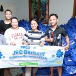 JEC Eye Hospitals and Clinics menyalurkan 1.445 paket sembako jelang akhir Ramadan ini kepada anak yatim dan kalangan dhuafa di wilayah Jakarta, Depok, dan Bekasi yang pelaksanaannya dilakukan secara bertahap mulai dari 3 April 2024. Foto/jec