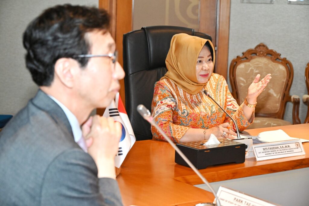 Pelaksana tugas (Plt) Sekretaris Jenderal MPR RI, Siti Fauziah, SE., MM menerima kunjungan Sekretaris Parlemen Korea Selatan.