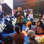 Ratusan warga Kota Tangerang hadiri buka puasa bersama (bukber) di bakti sosial santunan yang digelar Helmy Halim di Sport Center Perumahan Banjar Wijaya, Cipondoh, Jumat (5/4/24).