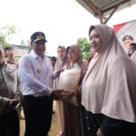 Dalam upaya tanggap bencana, Penjabat Gubernur Sulsel, Bahtiar Baharuddin, mengunjungi Lingkungan Suli Kota, Kelurahan Suli, Kecamatan Suli, Kabupaten Luwu, yang sering dilanda banjir.