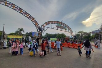 Para pengunjung usai berekreasi di Taman Margasatwa Ragunan (TMR) di Jalan Harsono RM, Pasar Minggu, Jakarta Selatan. Foto: Dok/ipol.id