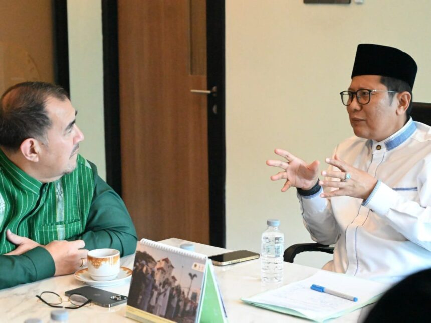 Pimpinan Majelis Ulama Indonesia (MUI) menerima kunjungan Pendeta Gilbert Lumoindong usai viral di Kantor MUI Pusat. Foto: X, @cholilnafis (tangkap layar)