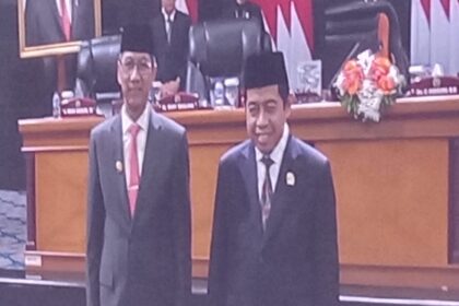 Ketua DPW PKS DKI Jakarta, Khoiruddin bersama Pj Gubernur Heru Budi usai rapat paripurna.(foto sofian/ipol.id)