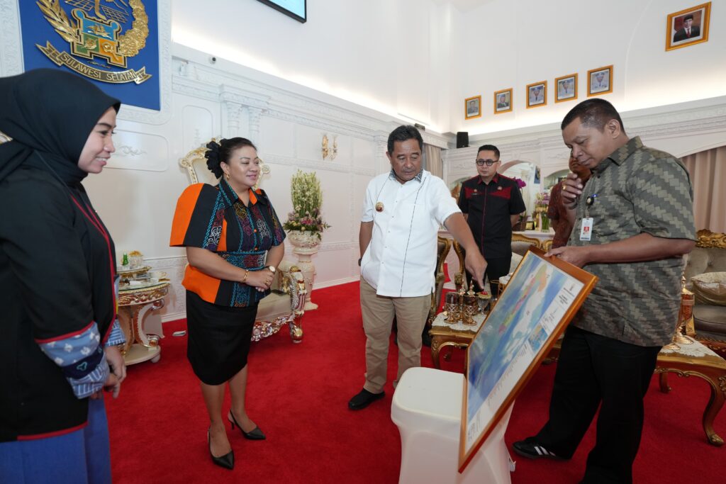 Konsulat Jenderal Filipina, Marry Jennifer Dominggo Dingal, menemui Penjabat Gubernur Sulawesi Selatan, Bahtiar Baharuddin, di Rumah Jabatan Gubernur, Kamis, 18 April 2024.