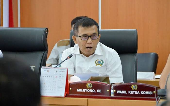 Ketua Komisi A DPRD DKI Jakarta, Mujiono saat mengikuti rapat.(foto dok pemprov)