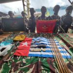 KOOPS TNI HABEMA saat menyita beberapa materiel milik Organisasi Papua Merdeka (OPM) pimpinan Egianus Kogoya. Foto: Penerangan KOOPS TNI HABEMA