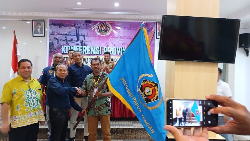 Lamberth Palaklely terpilih sebagai Ketua PWI Provinsi Papua Tengah. Foto: Dok PWI Provinsi Papua Tengah