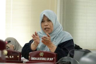 Anggota Komisi A DPRD DKI Jakarta, Israyani saat mengikuti rapat.(Foto dok Setwan DPRD DKI)