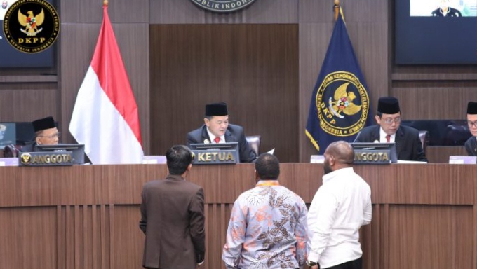 Ilustrasi DKPP RI saat melakukan sidang gugatan terhadap pelaksana pemilu 2024 lalu.(Foto dok DKPP RI)