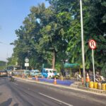 Kondisi kemacetan panjang arus lalu lintas kendaraan roda dua dan empat, truk, angkot serta bus Transjakarta di Fly Over Pasar Rebo, karena adanya proyek pengerjaan betonisasi jalan di Jalan Raya Bogor, Ciracas, Jakarta Timur, pada Selasa (30/4) pagi. Foto: Joesvicar Iqbal/ipol.id