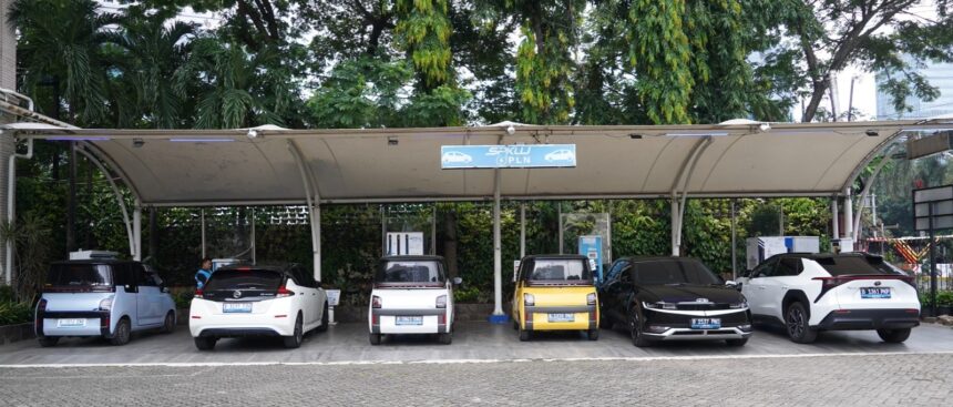 PLN Unit Induk Distribusi (UID) Jakarta Raya menghadirkan 84 unit Stasiun Pengisian Kendaraan Listrik Umum (SPKLU) dan 41 unit Stasiun Pengisian Baterai Kendaraan Listrik Umum (SPBKLU).