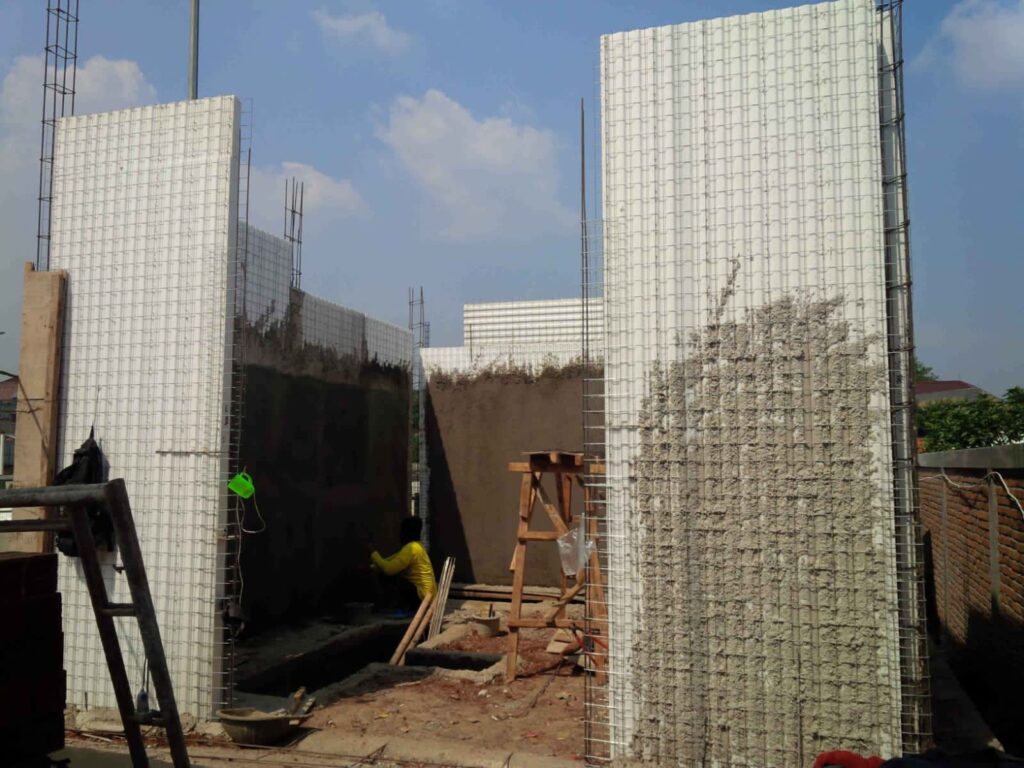 Inovasi PLN Unit Induk Distribusi Jakarta Raya, proses pembangunan Gardu Distribusi dengan menggunakan bahan _Expanded Polystyrene_ dalam waktu 20 hari untuk percepatan penyambungan listrik ke pelanggan. Di mana, pembangunan menggunakan bahan lainnya memakan waktu 75 hari.