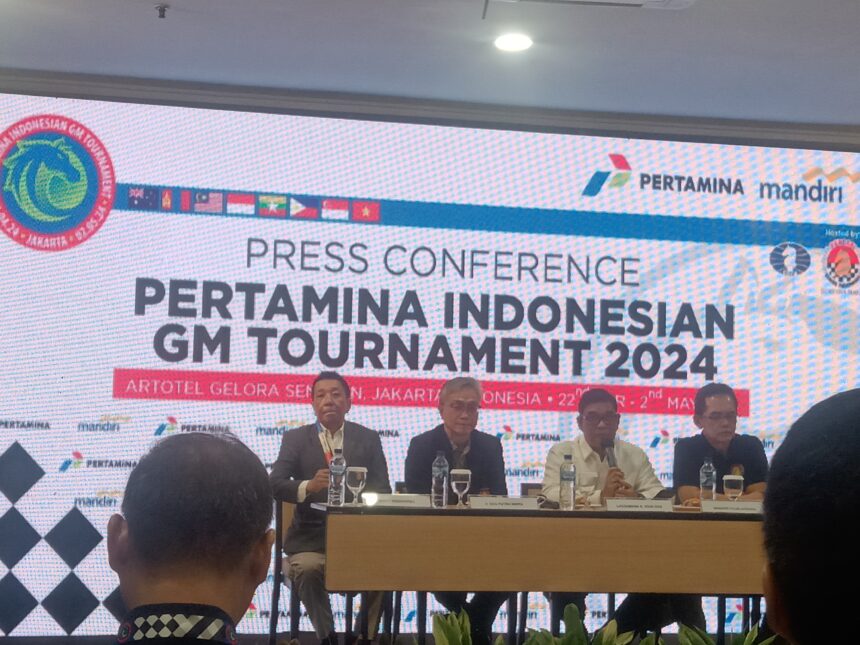 Ketua Dewan Pembina PB Percasi, Ir Eka Putra Wirya dan Ahmad Riufai saat memberikan keterangan. Foto/ipol