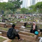 Situasi Tempat Pemakaman Umum (TPU) Menteng Pulo, Jakarta Selatan, pada hari pertama Idul Fitril 1445 H, Rabu (10/4/2024). Foto: Yudha Krastawan/ipol.id