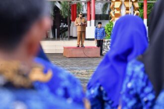 Dalam rangka memperingati Hari Kesadaran Nasional, Aparatur Sipil Negara (ASN) Pemerintah Provinsi Sulawesi Selatan mengikuti Upacara Bendera yang diadakan di Lapangan Kantor Gubernur, pada Rabu, 17 April 2024. Foto: Ist