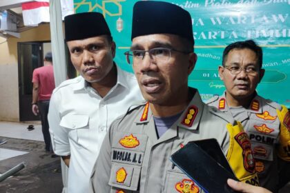 Kapolres Metro Jakarta Timur, Kombes Pol Nicolas Ary Lilipaly didampingi Kasat Reskrim dan Kapolsek Duren Sawit, AKP Sutikno. Foto: Joesvicar Iqbal/ipol.id