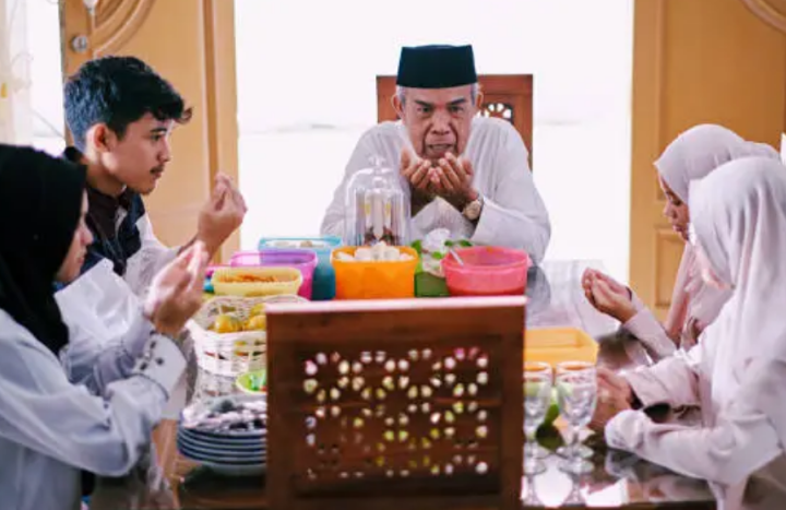 Perayaan Idul Fitri bersama keluarga di rumah. Foto:PP Muhammadiyah