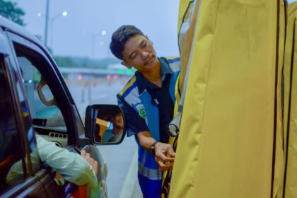 Marketing and Communication Department Head Jasa Marga Faiza Riani mengingatkan besaran tarif tol yang harus disiapkan pengguna jalan dengan perjalanan menerus untuk arus balik, terutama dari arah Surabaya dan Semarang menuju Jakarta yang nantinya akan melakukan transaksi di GT Cikampek Utama Jalan Tol Jakarta-Cikampek. Foto: JM