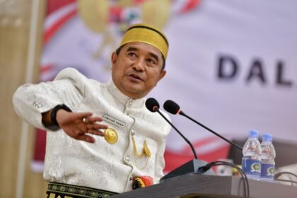 Pj Gubernur Sulsel Bahtiar Baharuddin dalam pidatonya, di HUT Palopo Ke-22, yang dilaksanakan di Kantor DPRD Kota Palopo, Senin, 29 April 2024. Foto: ist