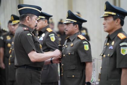 Jaksa Agung ST Burhanuddin saat melantik jabatan Kepala Kejaksaan Tinggi dan Pejabat Eselon II di lingkungan Kejaksaan Agung, Kamis (4/4/2024). Foto: Puspenkum Kejaksaan Agung