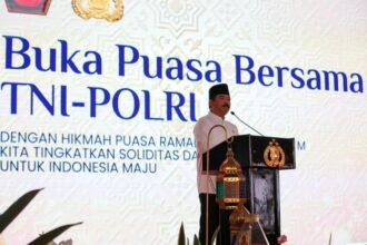 Menteri Koordinator Bidang Politik, Hukum, dan Keamanan, Marsekal TNI (Purn) Hadi Tjahjanto saat memberikan sambutan pada acara Buka Bersama TNI-Polri di Mabes Polri, Jakarta, Selasa (2/4/2024). Foto: Kemenkopolhukam