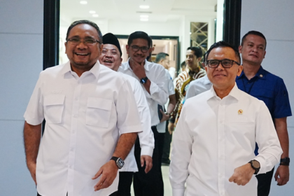 Menteri Agama Yaqut Cholil Qoumas bertemu Menpan-RB Abdullah Azwar Anas di Kantor Pusat Kementerian Agama, Jakarta. Foto: Kemenag