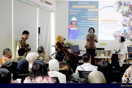 Ida Nuryatin Finahari selaku Sekretaris Direktorat Jenderal Ketenagalistrikan Republik Indonesia dan Hanako Hindarto, Komisaris PT Nawakara Perkasa Nusantara dalam paparannya saat talkshow Peringatan Hari Kartini Tahun 2024. Kegiatan dihadiri para Kartini tangguh. Foto: Ist