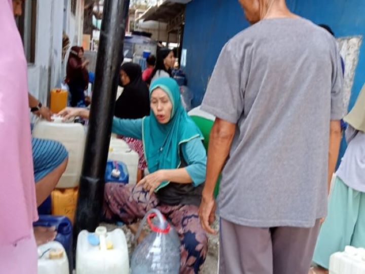 Ilustrasi warga Jakarta yang kesulitan air akibat aliran PAM Jaya mengalami gangguan.(foto dok pribadi)